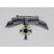 16 MM Miniatur Mutterkreuz in Silber, an Schleife