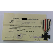  Ehrenkreuz für Hinterbliebene (Witwen und Waisen), Hst. G10, mit Urkunde