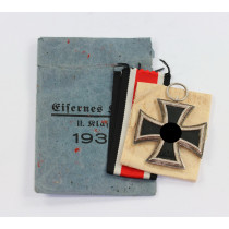  Eisernes Kreuz 2. Klasse 1939, Hst. 21 (!), in kleiner Verleihugstüte Gebr. Godet & Co. Berlin W8, Charlottenstr. 55
