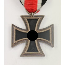  Eisernes Kreuz 2. Klasse 1939, Hst. 24 (Arbeitsgemeinschaft der Hanauer Plakettenhersteller, Hanau), überbreit