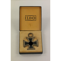  Eisernes Kreuz 2. Klasse 1939, Hst. L/11, im LDO Etui L/11 (Wilhelm Deumer, Lüdenscheid)