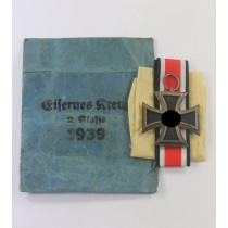  Eisernes Kreuz 2. Klasse 1939, Variante mit der runden "3", Deschler, in Verleihungstüte Deschler & Sohn München