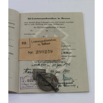  Hitlerjugen (HJ), Leistungsabzeichen in Silber, Hst. RZM M1/35, in Verleihungstüte mit Leistungsbuch, alles nummerngleich (!)