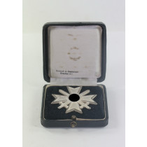  Kriegsverdienstkreuz 1. Klasse mit Schwertern, Hst. 62, im Etui mit Hakenkreuz (!), Kerbach & Oesterhelt Dresden A1