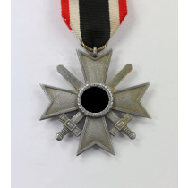  Kriegsverdienstkreuz 2. Klasse mit Schwertern, Hst. 107 (Carl Wild, Hamburg)