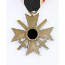  Kriegsverdienstkreuz 2. Klasse mit Schwertern, Hst. 31 (Hans Gnad, Wien)