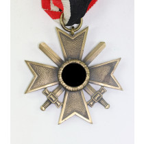 Kriegsverdienstkreuz 2. Klasse mit Schwertern, ohne Hersteller (Buntmetall)