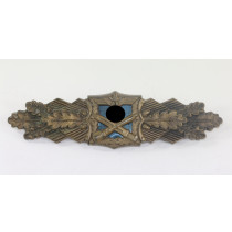  Nahkampfspange in Bronze, Hst. A.G.M.u.K., blaue Platte (!)