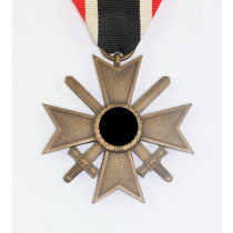 Kriegsverdienstkreuz 2. Klasse mit Schwertern, ohne Hersteller (Buntmetall)