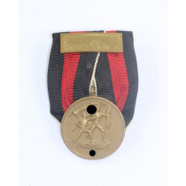 Anschlußmedaille Sudetenland, mit Spange Pragerburg, an Einzelspange