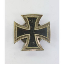  Eisernes Kreuz 1. Klasse 1914, in der Form von 1939, an Platte und Schraube, Hst. L/12 (C.E. Juncker, Berlin)