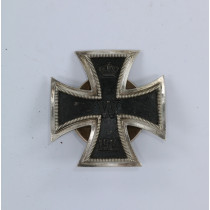 Eisernes Kreuz 1. Klasse 1914, in der Form von 1939, Hst. L/15, an Schraubscheibe