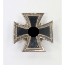 Eisernes Kreuz 1. Klasse 1939, an Schraube und Scheibe, C.E. Juncker, einteilig, nicht magnetisch