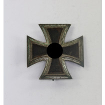  Eisernes Kreuz 1. Klasse 1939, Hst. 26 (B.H. Mayer, Pforzheim)