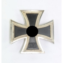 Eisernes Kreuz 1. Klasse 1939, Hst. 26 (B.H, Mayer, Pforzheim)