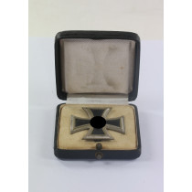 Eisernes Kreuz 1. Klasse 1939, Hst. L/11 ohne (!) Kasten (Wilhelm Deumer, Lüdenscheid), im Etui