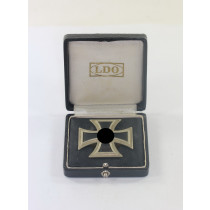 Eisernes Kreuz 1. Klasse 1939, Hst. L/12, an Schraubscheibe, im LDO-Etui, (C.E. Juncker, Berlin)