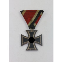 Eisernes Kreuz 2. Klasse 1939, an Dreeicksband (Österreichische Trageweise)