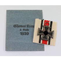 Eisernes Kreuz 2. Klasse 1939, Hst. 65, in Verleihungstüte