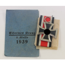 Eisernes Kreuz 2. Klasse 1939, Hst. 23 in kleiner verleihungstüte Arbeitsgemeinschaft in der Graveur und Ziselierinnung Berlin