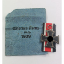 Eisernes Kreuz 2. Klasse 1939, "Kleiner Bruder Variante" Frank & Reif, in Verleihungstüte
