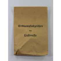 Erdkampfabzeichen der Luftwaffe, Hst. G.H. Osang Dresden, in Verleihungstüte (!), Hortfund (!)