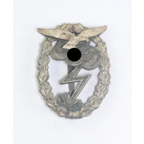 Erdkampfabzeichen der Luftwaffe, Hst, M.u.K. 5 (Arbeitsgemeinschaft Metalle und Kunststoffe, Gablonz)