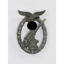Flak Kampfabzeichen der Luftwaffe, Hst. WH (Wilhelm Hochbacher, Wien)