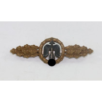 Frontflugspange für Jäger in Bronze, Buntmetall