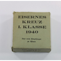 Grüner (!) Umkarton Eisernes Kreuz 1. Klasse 1940 (!), Gebr. Godet & Co. Berlin W 8 (!)