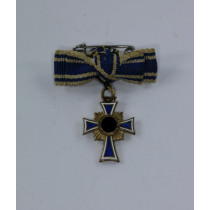 Miniatur Mutterkreuz in Gold an Schleife, Hst. L/13