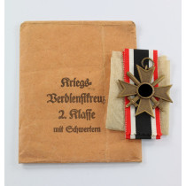 Kriegsverdienstkreuz 2. Klasse mit Schwertern, in Verleihungstüte Steinhauer & Lück