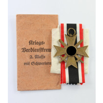 Kriegsverdienstkreuz 2. Klasse mit Schwertern, in Verleihungstüte Franz Jungwirth