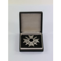 Kriegsverdienstkreuz 1. Klasse mit Schwertern, Hst. 1, im Etui