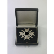  Kriegsverdienstkreuz 1. Klasse mit Schwertern, Hst. 84, im Etui