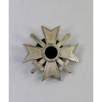Kriegsverdienstkreuz 1. Klasse mit Schwertern, Hst. L/12, an Schraubscheibe