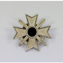 Kriegsverdienstkreuz 1. Klasse mit Schwertern, Hst. L/12, an Schraubscheibe