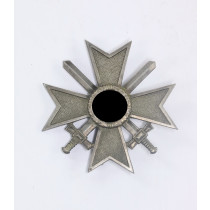 Kriegsverdienstkreuz 1. Klasse mit Schwertern, ohne Hersteller (Zink)