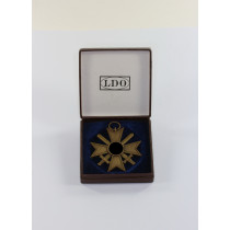 Kriegsverdienstkreuz 2. Klasse mit Schwertern, Buntmetall, im LDO Etui