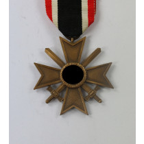 Kriegsverdienstkreuz 2. Klasse mit Schwertern, Buntmetall, ohne Hersteller
