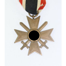 Kriegsverdienstkreuz 2. Klasse mit Schwertern, Buntmetall, ohne Hersteller