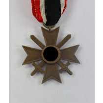 Kriegsverdienstkreuz 2. Klasse mit Schwertern, Buntmetall, ohne Hersteller