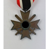  Kriegsverdienstkreuz 2. Klasse mit Schwertern, Buntmetall, ohne Hersteller