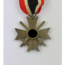 Kriegsverdienstkreuz 2. Klasse mit Schwertern, Buntmetall, ohne Hersteller