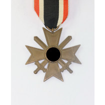 Kriegsverdienstkreuz 2. Klasse mit Schwertern, Buntmetall, oranges Band (!)