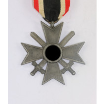 Kriegsverdienstkreuz 2. Klasse mit Schwertern, Hst. 32 (W. Hobachter, Wien)