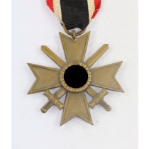 Kriegsverdienstkreuz 2. Klasse mit Schwertern, Hst. 32 (W. Hobachter, Wien)