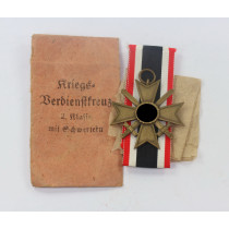  Kriegsverdienstkreuz 2. Klasse mit Schwertern, Hst. 61, in Verleihungstüte Rud. A. Karnath & Sohn Gablonz Gablonz a.N.