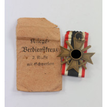 Kriegsverdienstkreuz 2. Klasse mit Schwertern, Hst. 61, in Verleihungstüte Rud. A. Karnath & Sohn Gablonz Gablonz a.N.