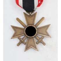 Kriegsverdienstkreuz 2. Klasse mit Schwertern, Hst. 61 (Rudolf Karnath & Sohn, Gablonz)